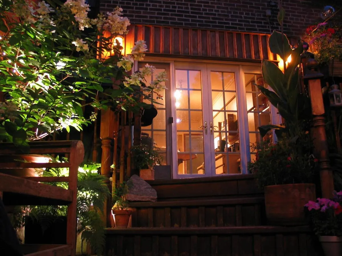 A Seaton Dream Hotel Toronto Guest house