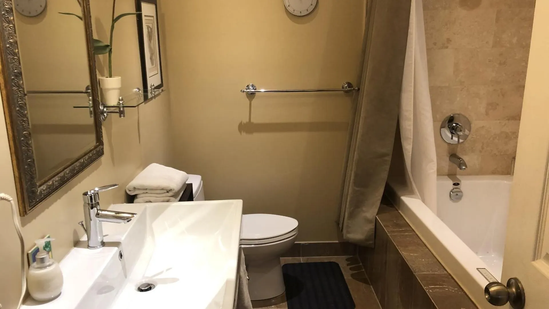 Hotel A Seaton Dream Toronto